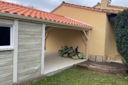  Abri avec auvent 